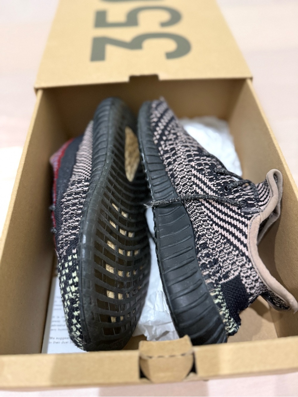 NIB Adidas Yeezy Boost 350 V2 Kids Yecheil Size 2.5Y EU 34